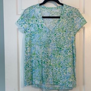 Lilly Pulitzer Etta short sleeve V-neck T-shirt.